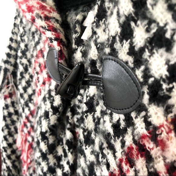 Charming Charlie Houndstooth Poncho - Picture 3 of 6